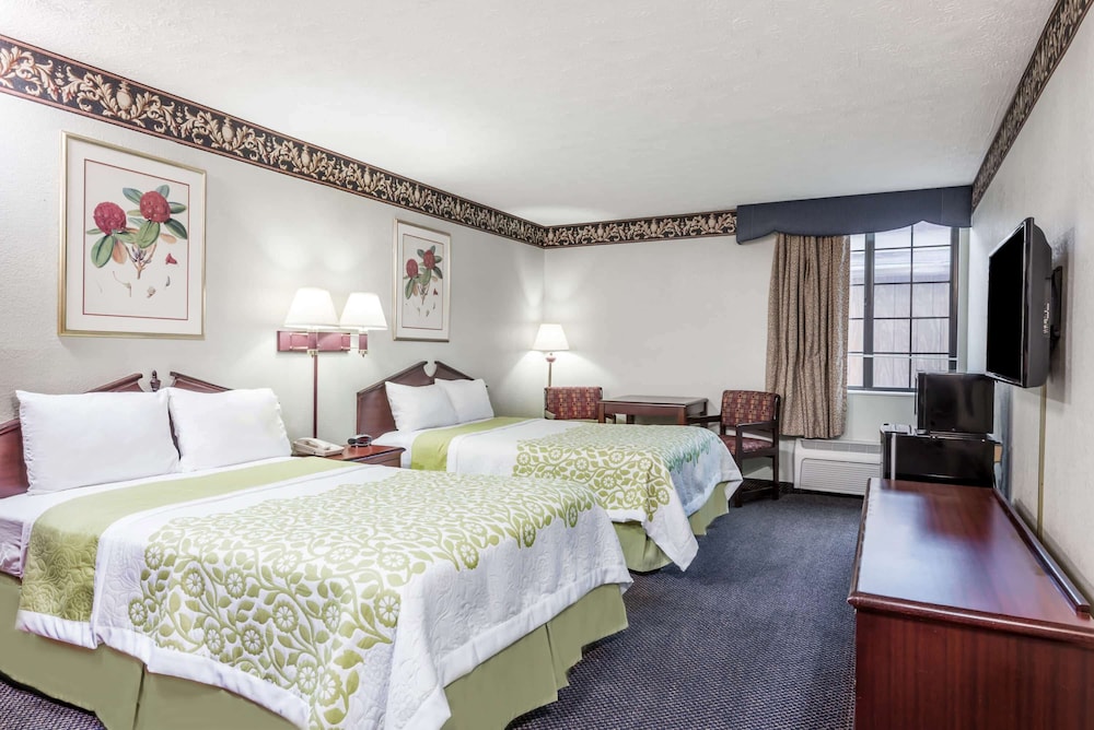 Days Inn & Suites by Wyndham Youngstown / Girard Ohio 20/39