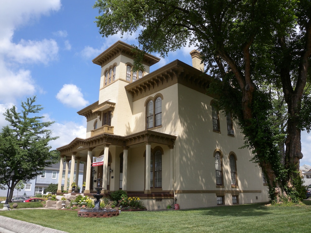 The Pepin Mansion Historic B&B 6/50