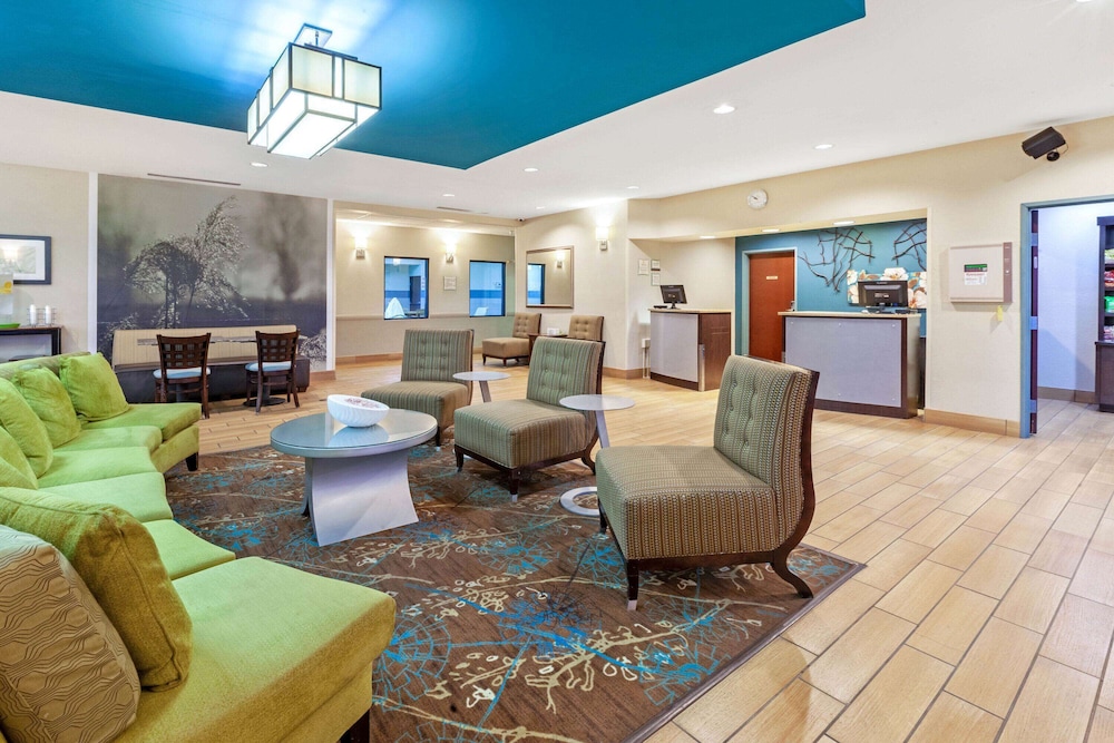 La Quinta Inn & Suites by Wyndham South Bend 37/57