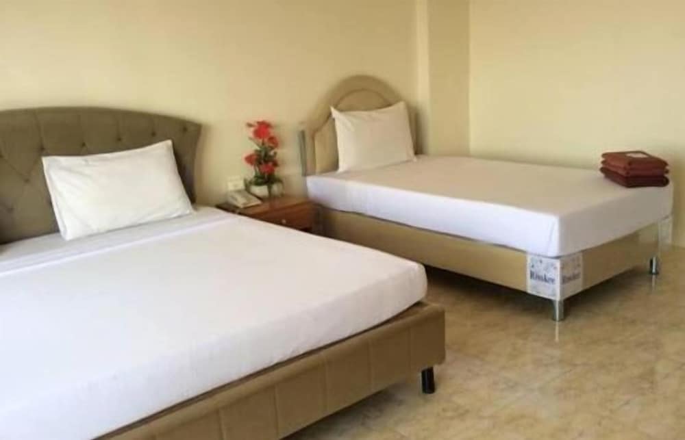 Pearl Place Hotel 36/48