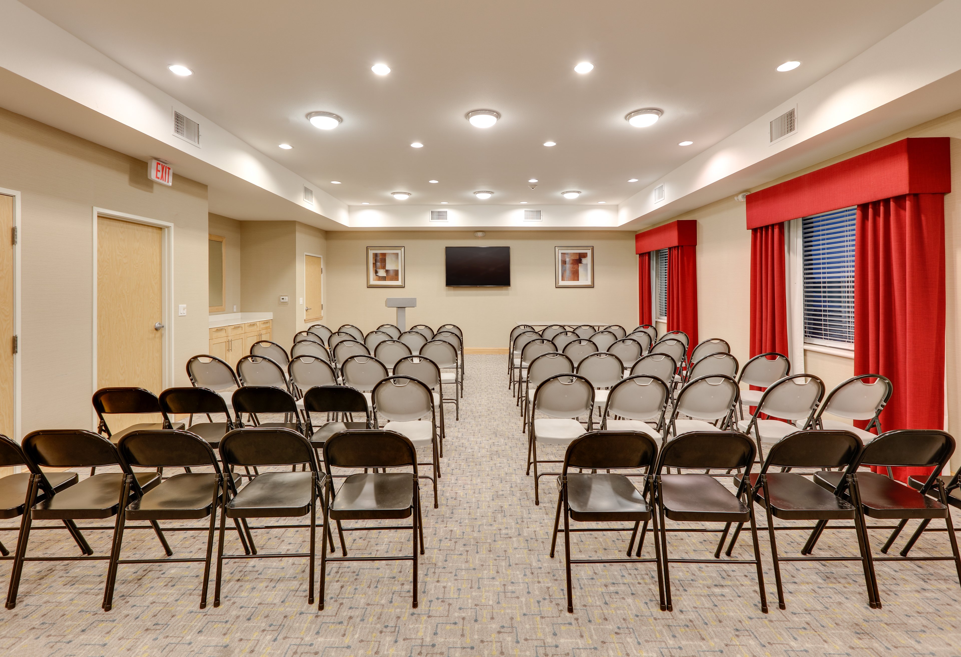 Holiday Inn Express Suites San Antonio Brooks City Base 20/28