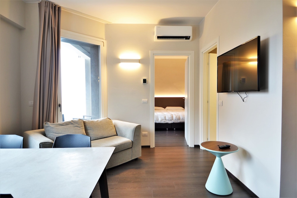 Venice Terminal Apartments and Suites 11/30