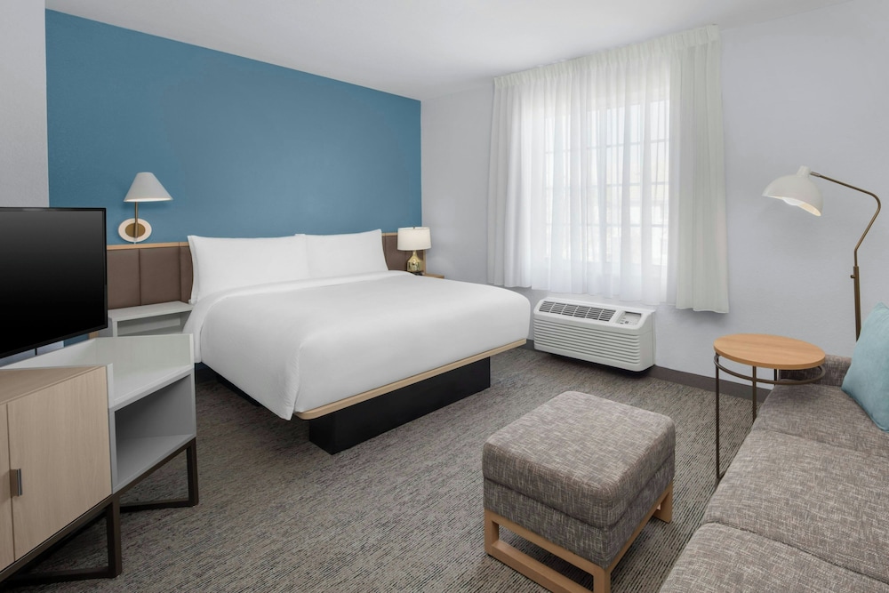 Classic, Studio, Queen Bed, Sofa, Accessible