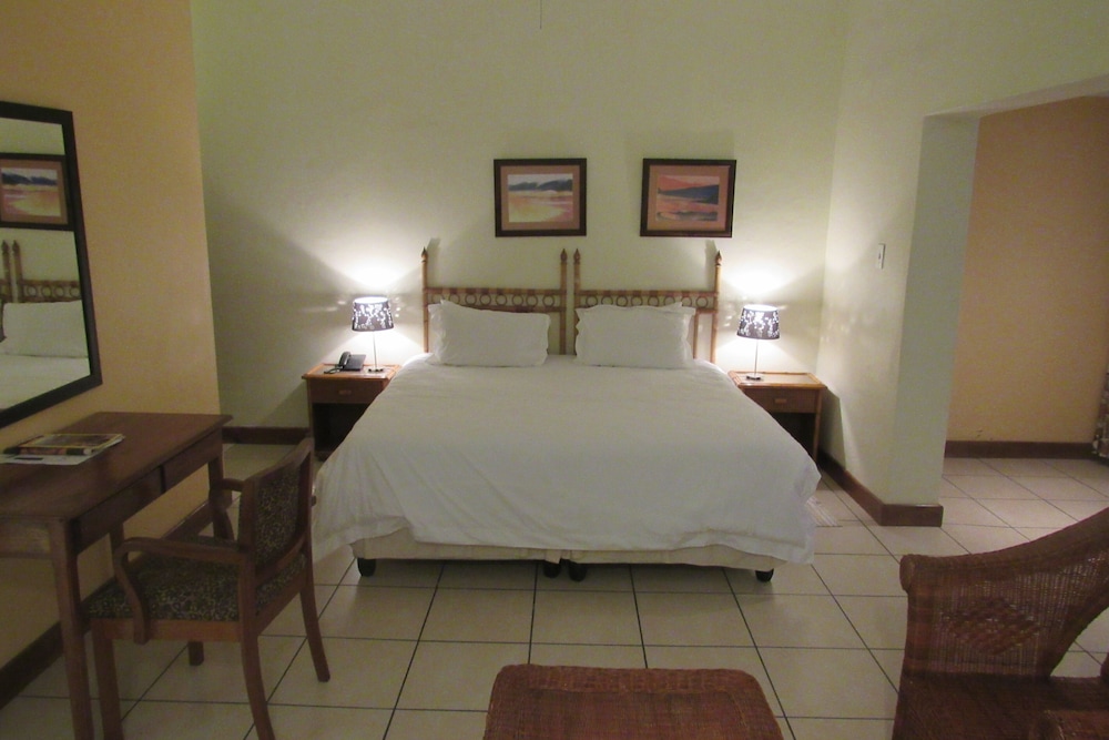 Emafini Country Lodge 8/57