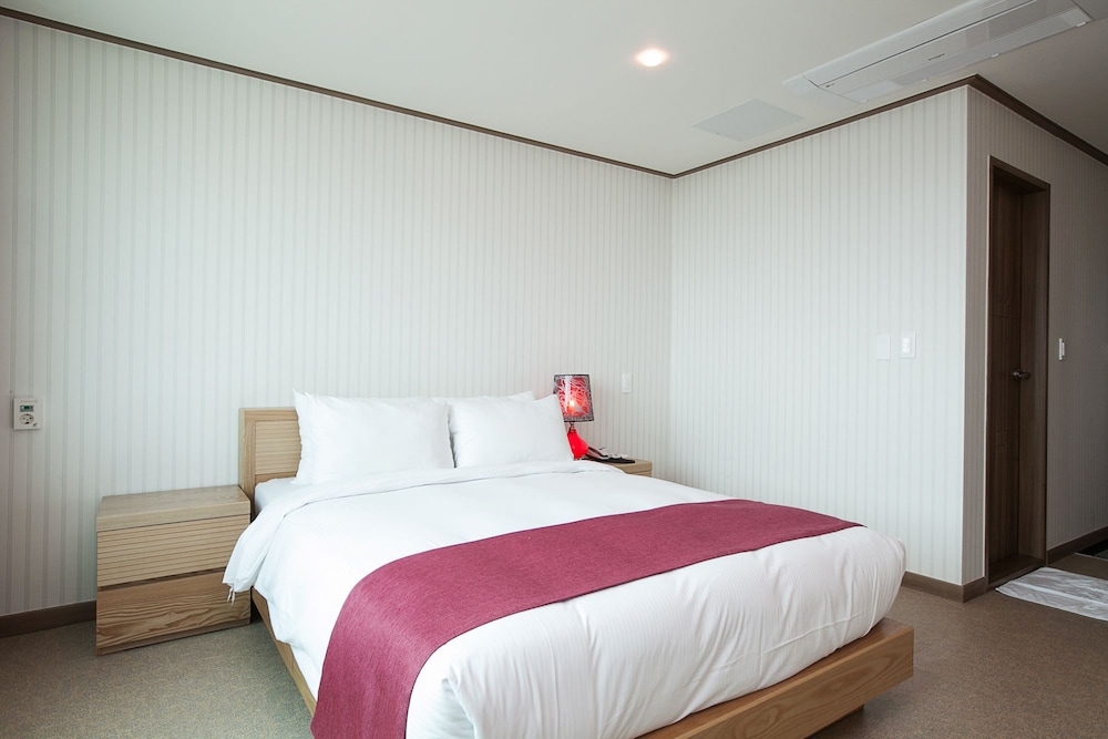 Hotel California Jeju 15/35