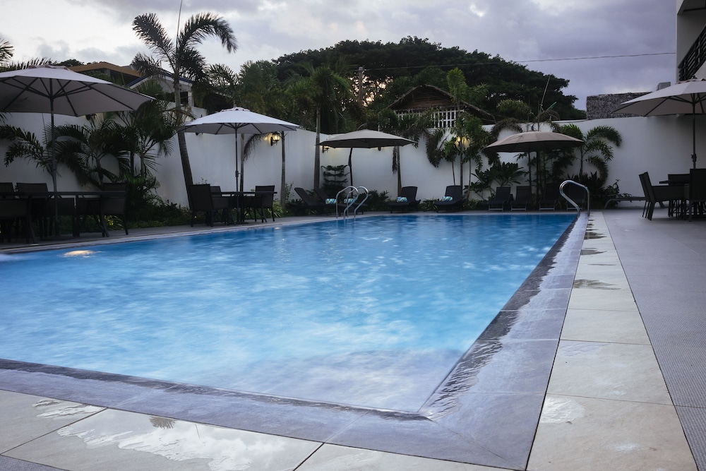 Ipil Suites Puerto Princesa 38/40