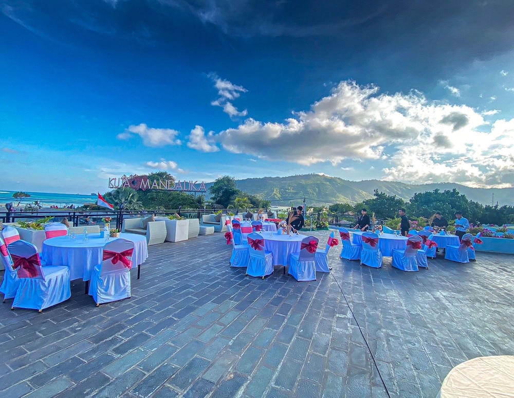 Raja Hotel Kuta Mandalika Resort & Convention 54/64