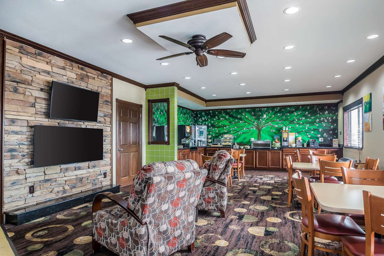 Quality Inn Coralville - Iowa River Landing 24/25