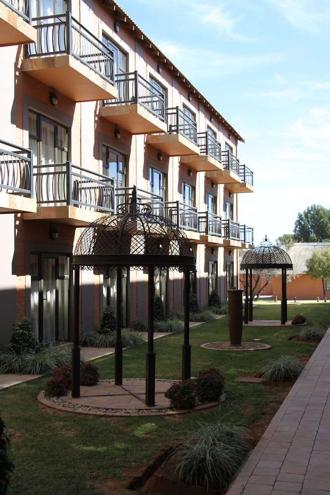 Bains Lodge 2/41