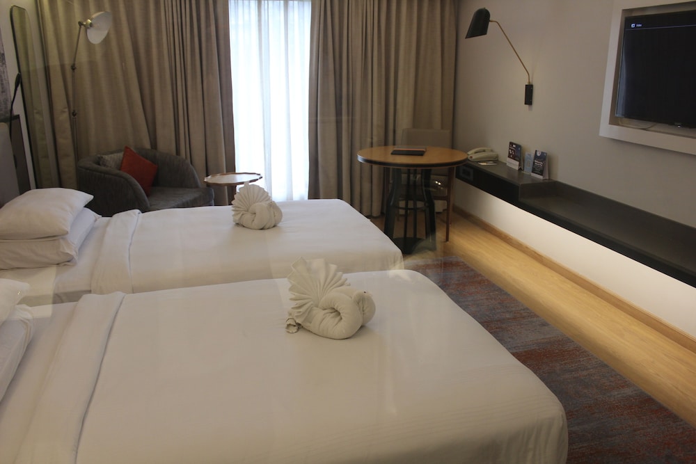 Pride Plaza Hotel Ahmedabad 20/36