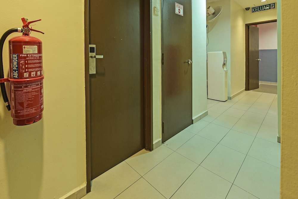 Hotel O M Three Hotel 40/55