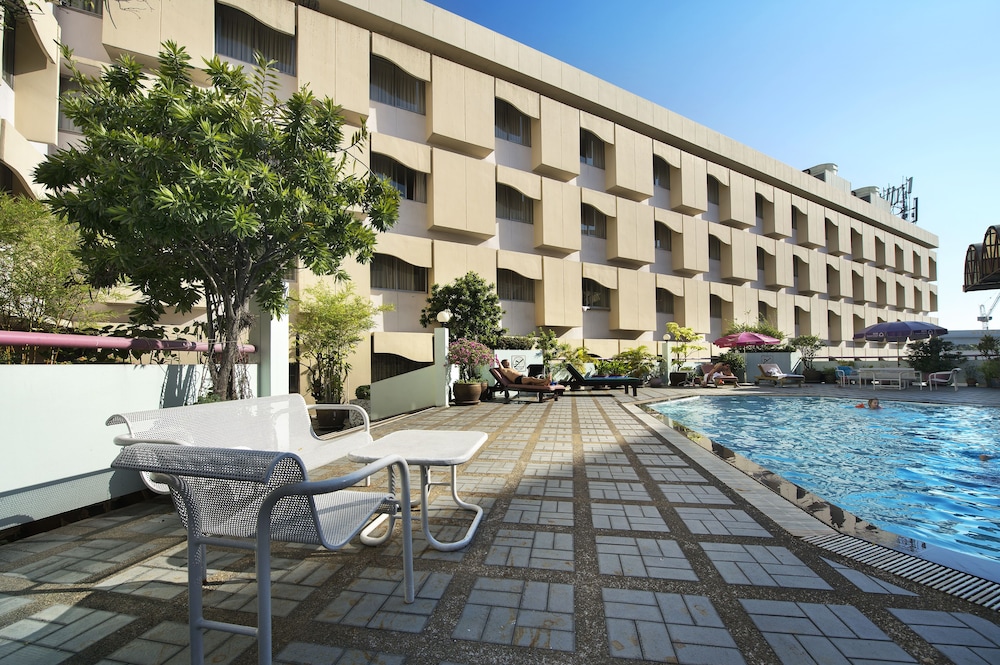 Royal Rattanakosin Hotel 55/63
