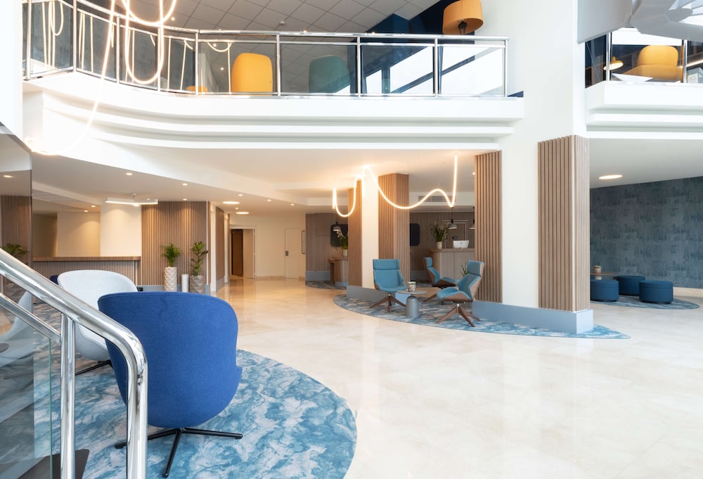 radisson hotel nice airport 16/82