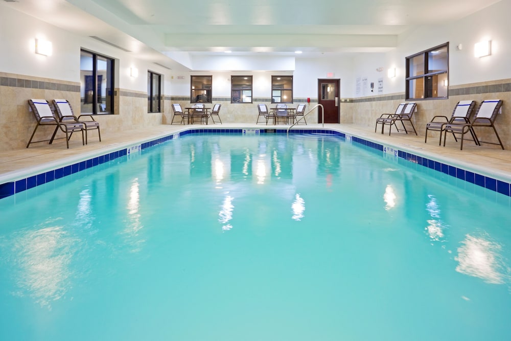 Holiday Inn Express & Suites Syracuse North - Airport Area 1/68
