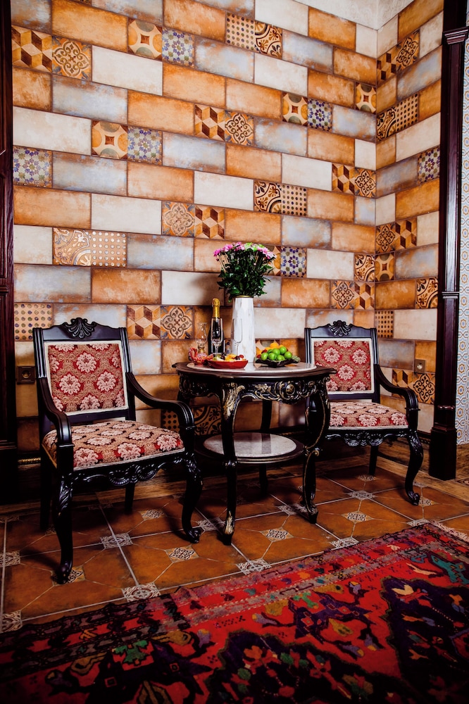 Royal Antique Hotel 43/50