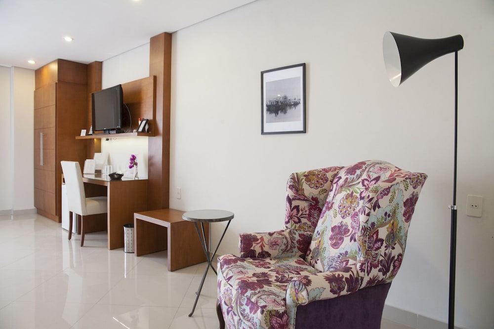 LAS LOMAS CASA HOTEL 60/75