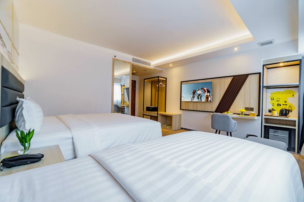 YELLO Hotel Harbour Bay Batam 7/24