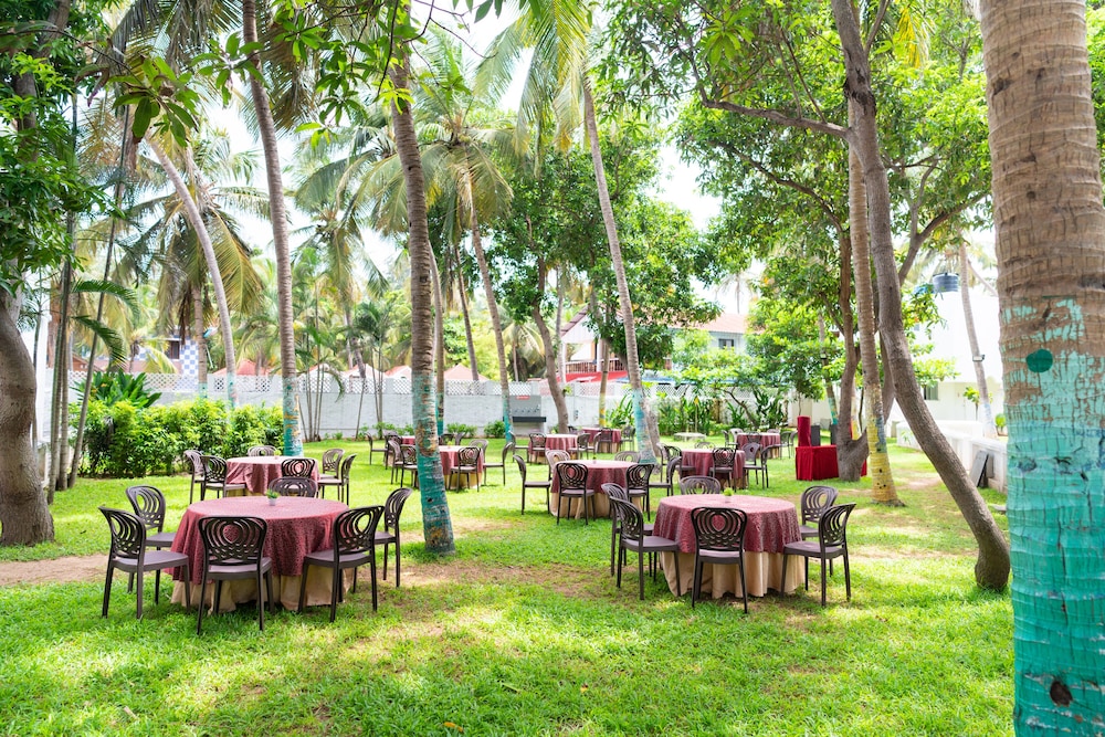 Shelter Beach Resort 60/66