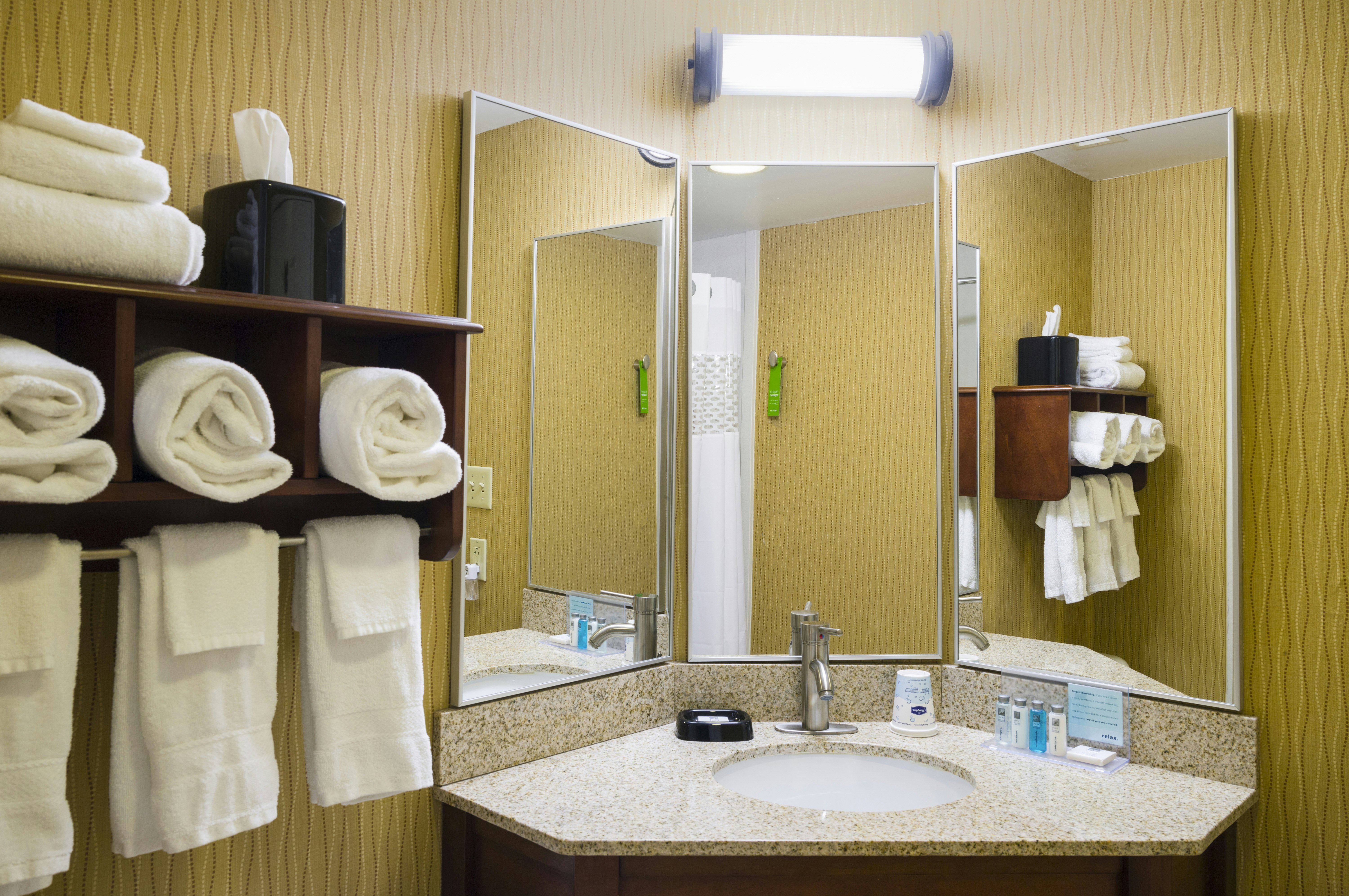 غرفة بسرير كينج مع أريكة، Hampton Inn Selinsgrove/Shamokin Dam, PA 5/5