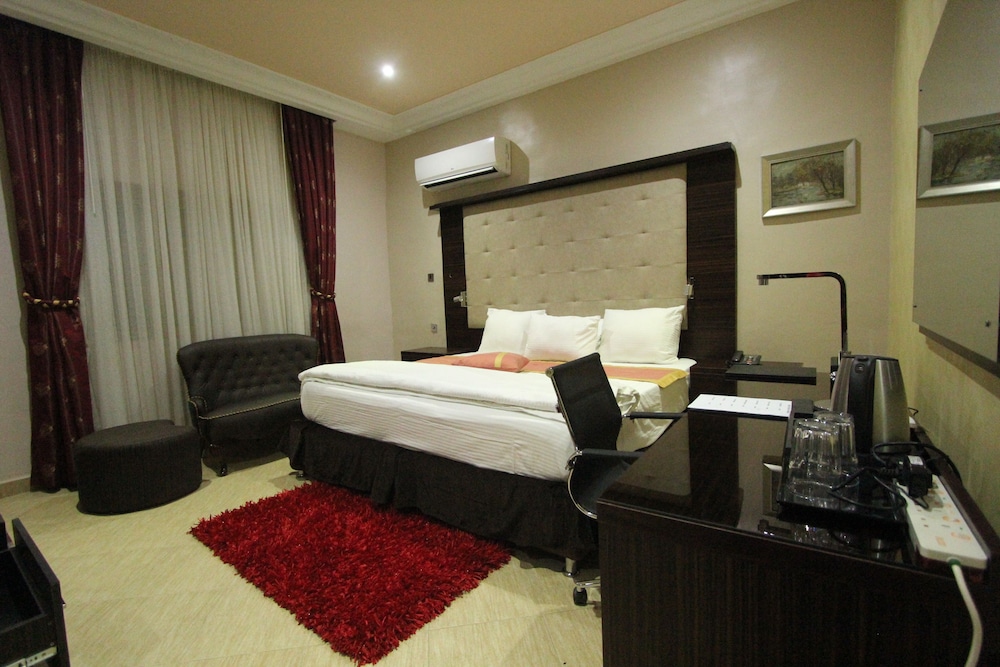 Eterno Hotels Limited 12/32