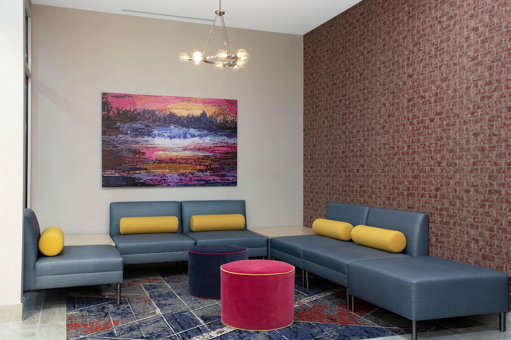 La Quinta Inn & Suites by Wyndham Manassas, VA- Dulles Airport 13/20