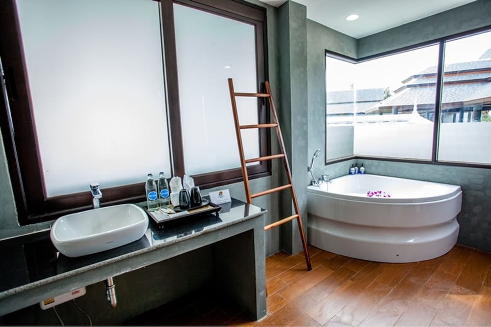 Lanta Corner Resort 60/61