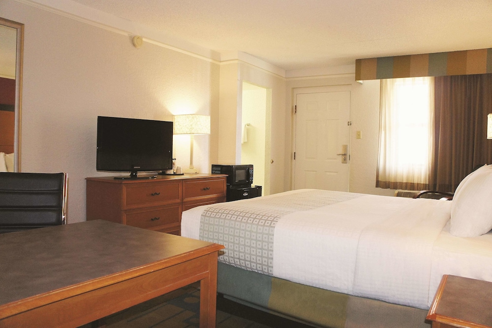 Travelodge by Wyndham Amarillo West Medical Center 10/30