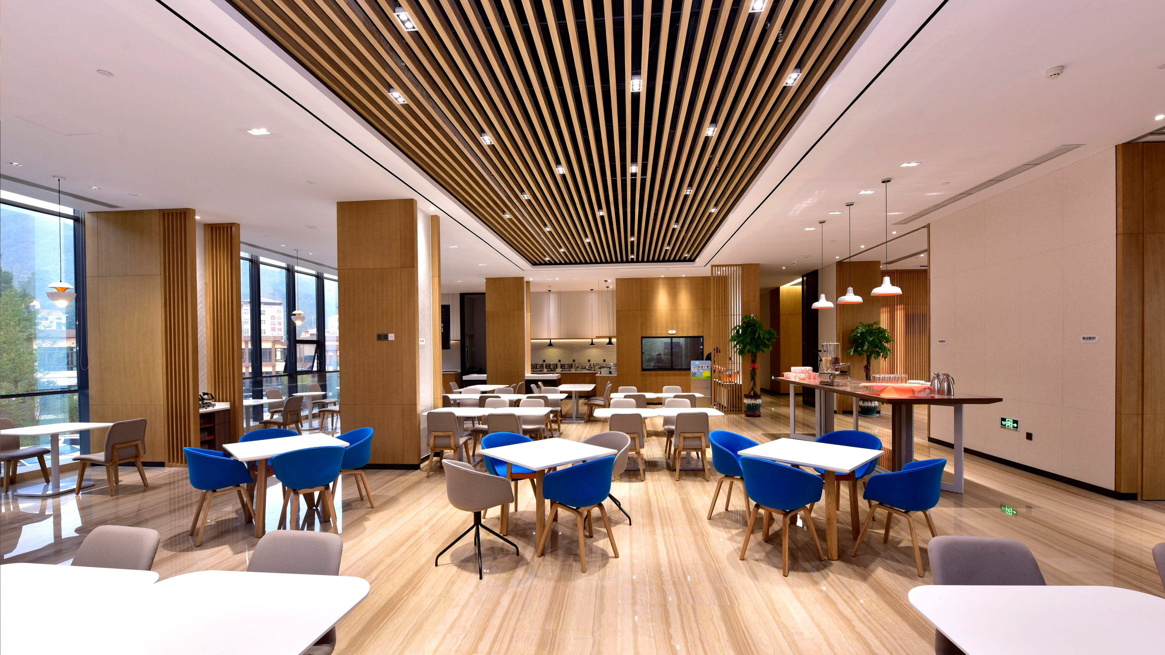 Holiday Inn Express Luanchuan 11/27