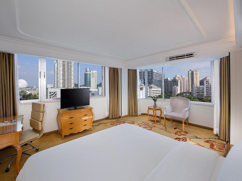 Vienna International Hotel (Zhuhai Lovers Middle Road Haibin Store) 6/19