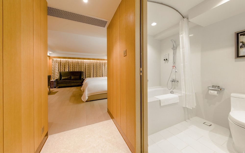 Royal Dragon Hotel 27/30