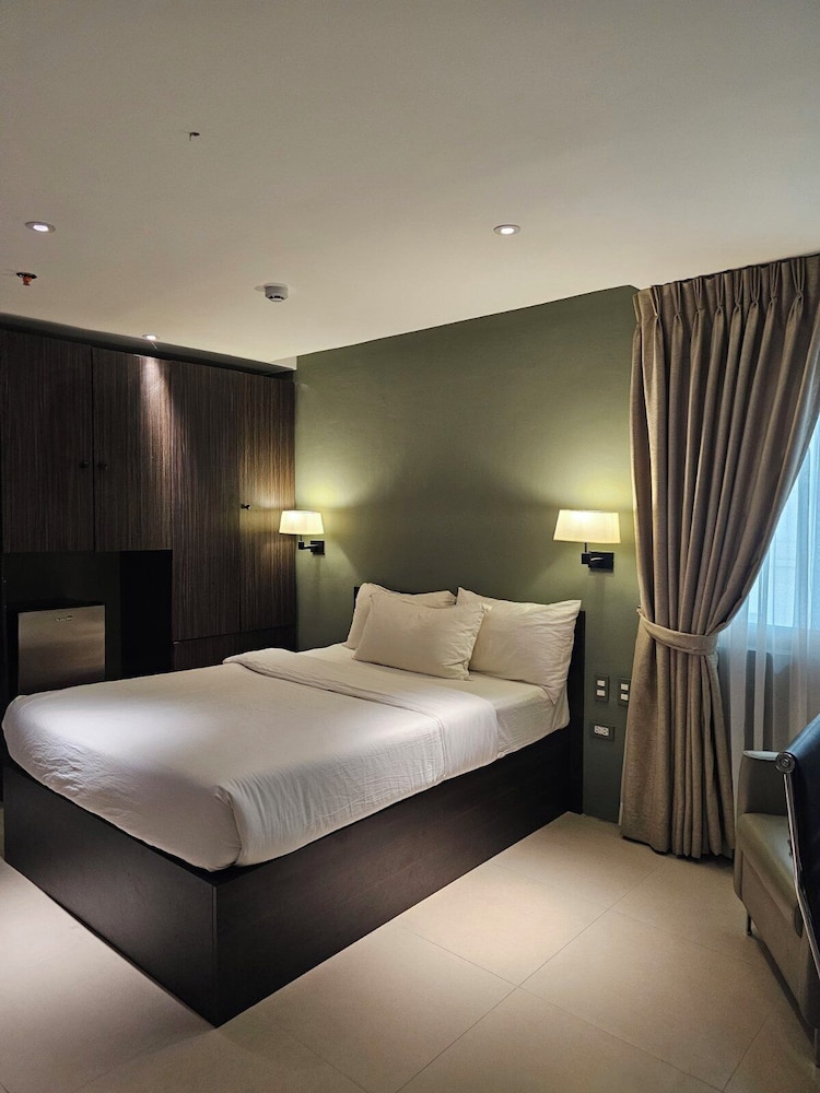 Valentino's Hotel 15/47