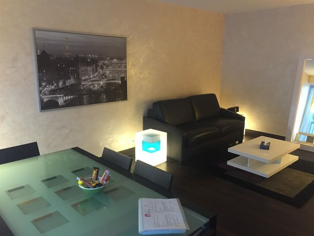 Short Stay Paris Apartments 42/50