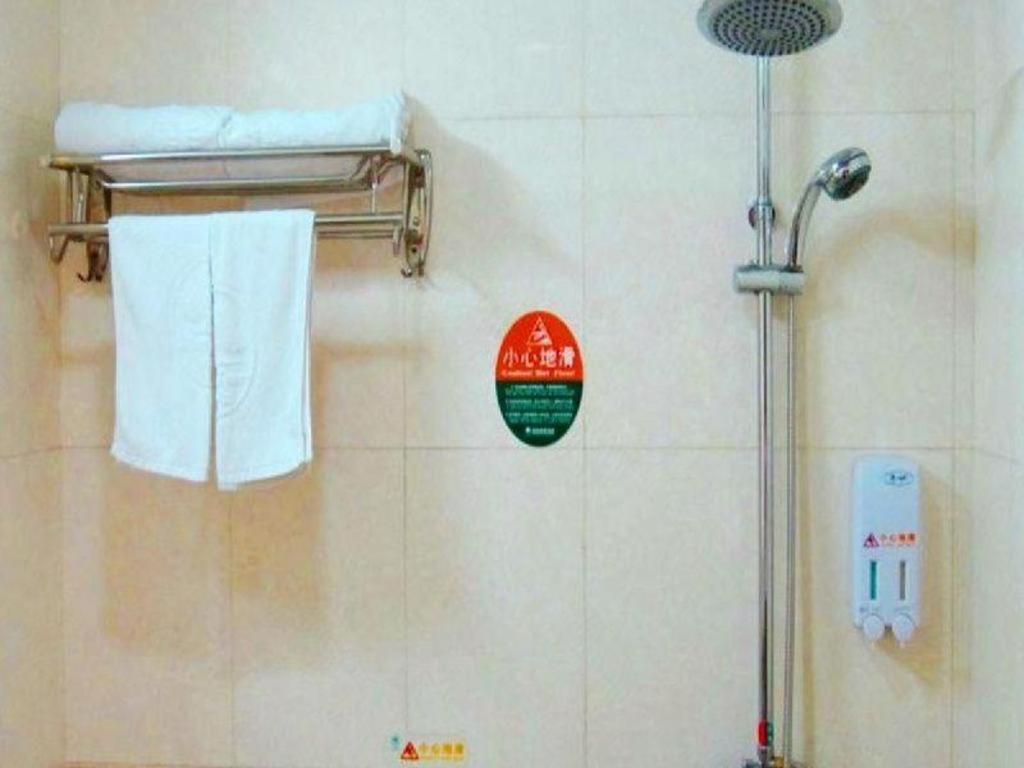 GreenTree Inn Beijing Daxing Xingye Street Liyuan Business Hotel 48/49