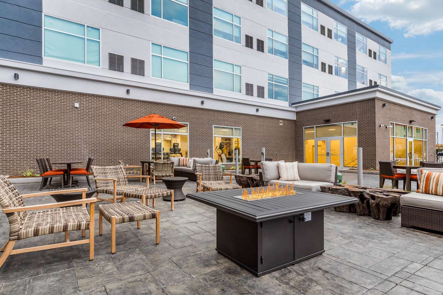 Cambria Hotel Milwaukee Downtown 55/56