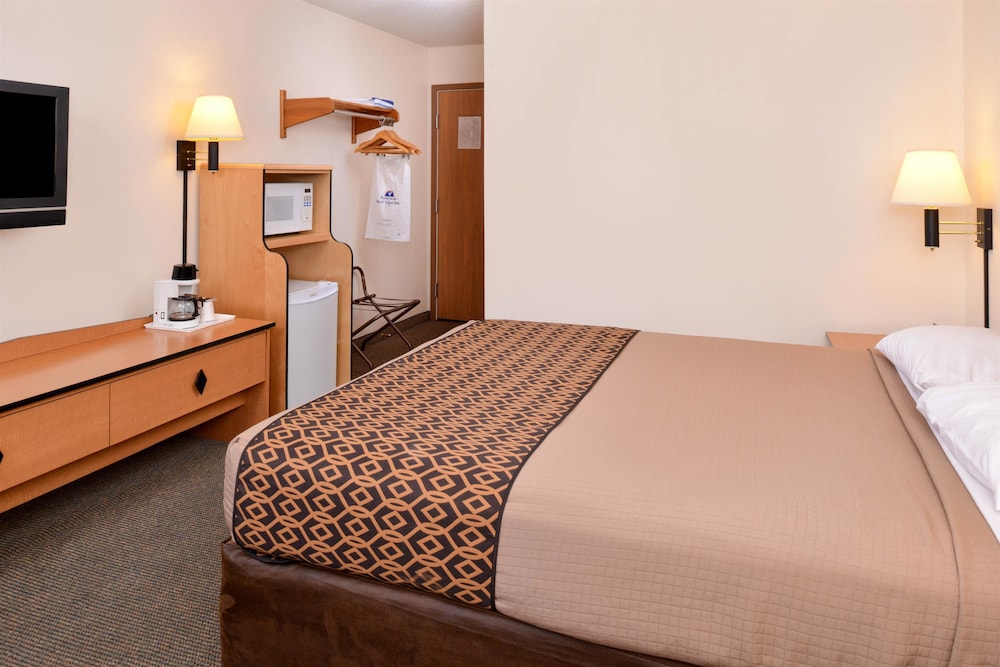 Americas Best Value Inn & Suites Atlantic 4/32