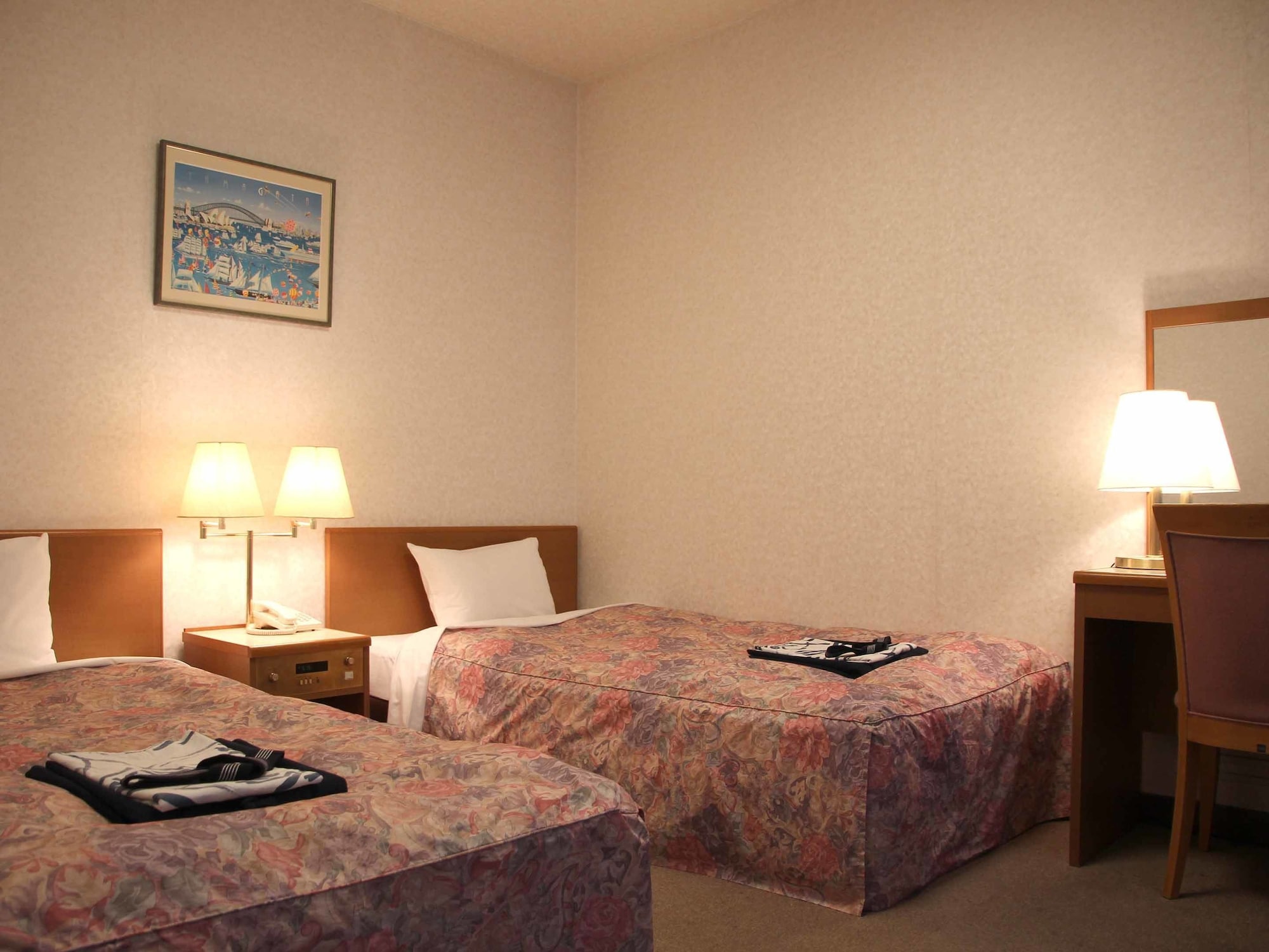 ROOM, TWIN BEDS