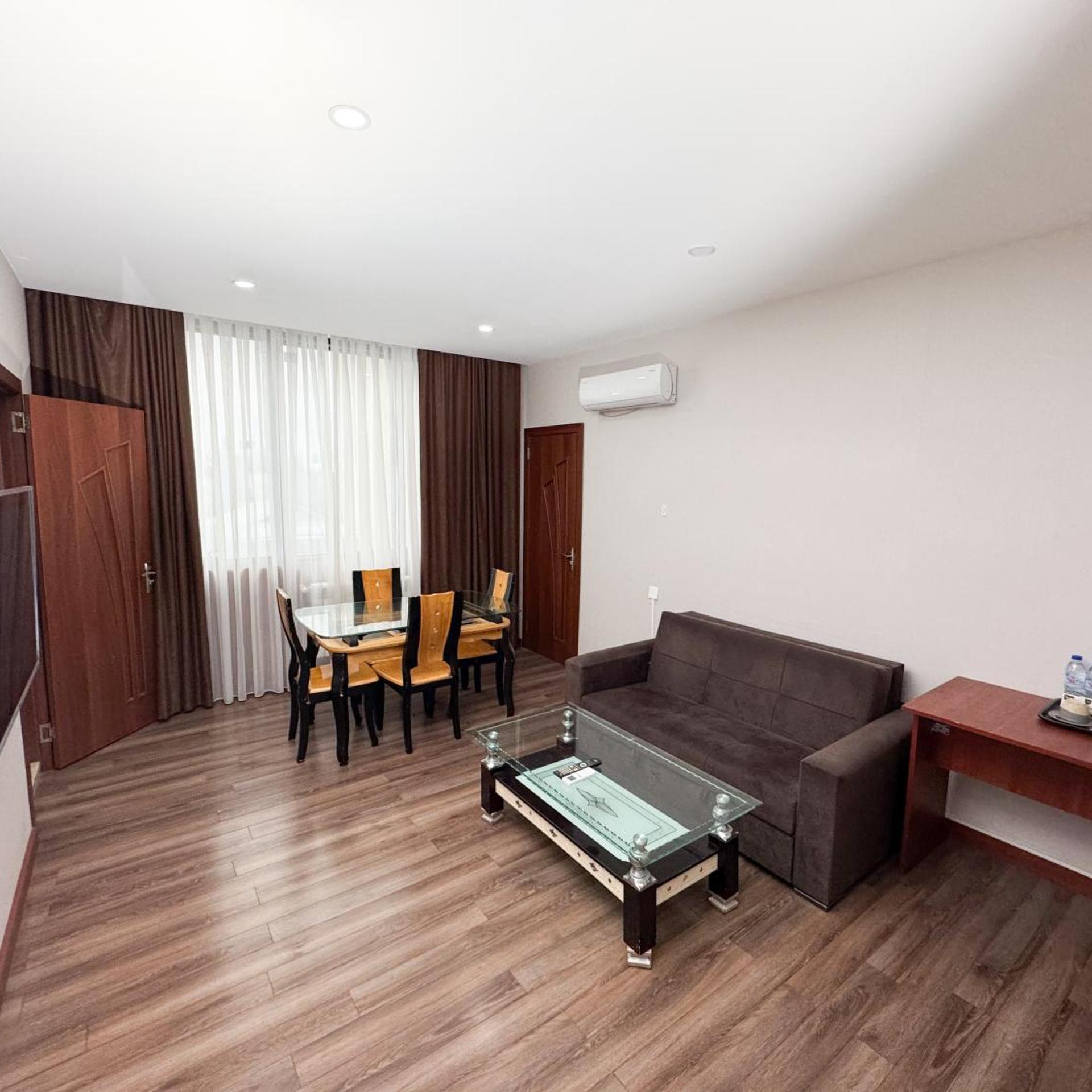 Consul Hotel 23/50