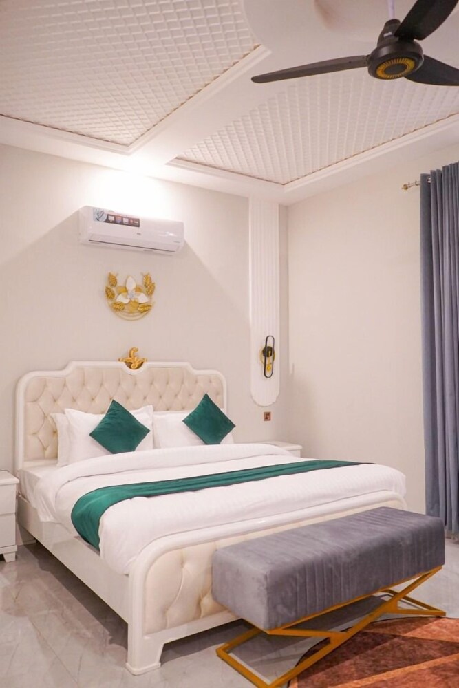 Grand Shalimar Hotel 12/47