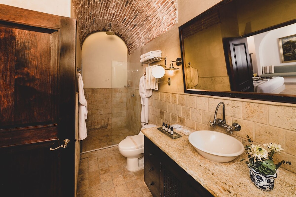 Casa Del Arzobispado Hotel 66/69