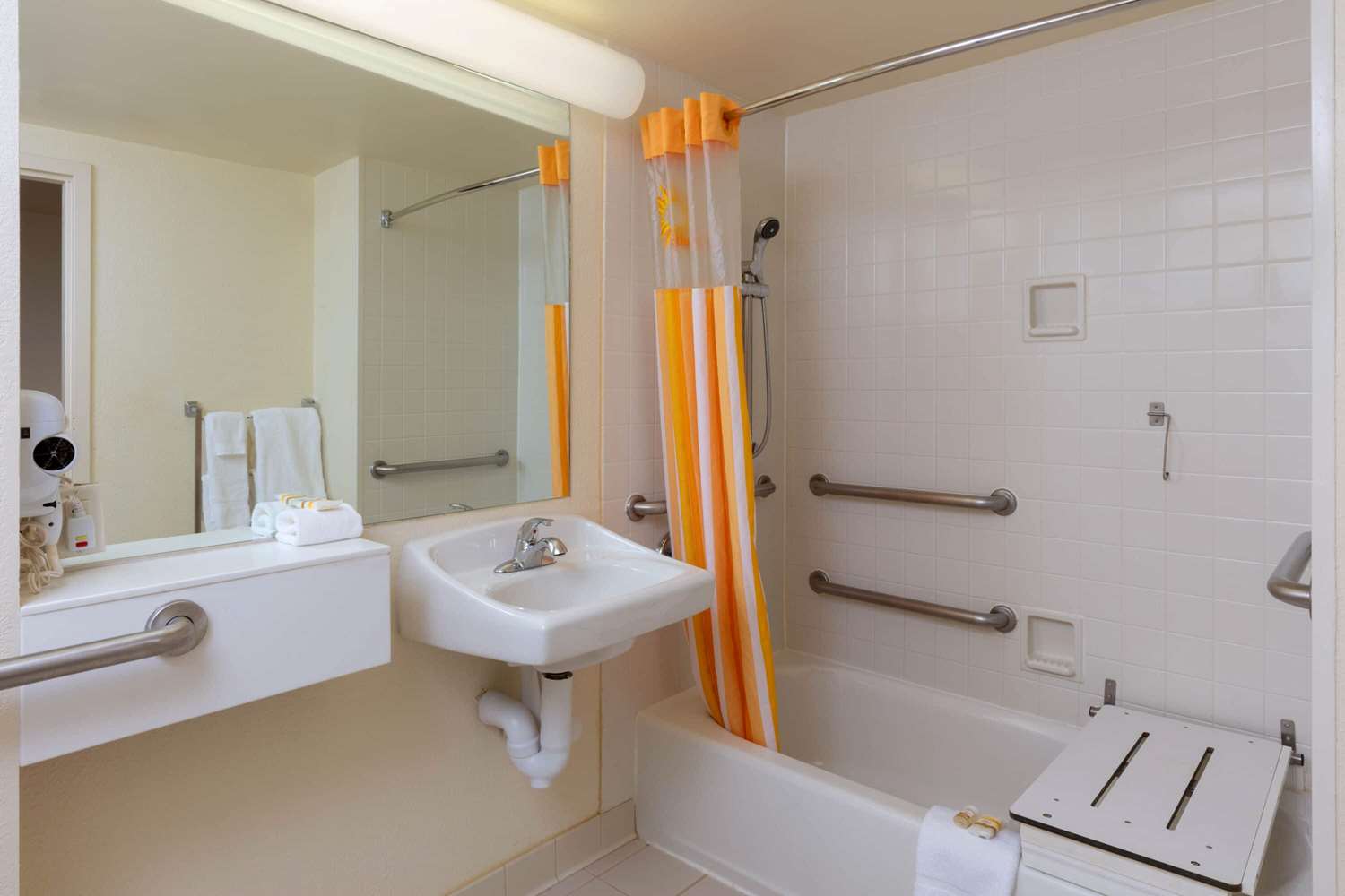 La Quinta Inn & Suites by Wyndham Garden City 37/42