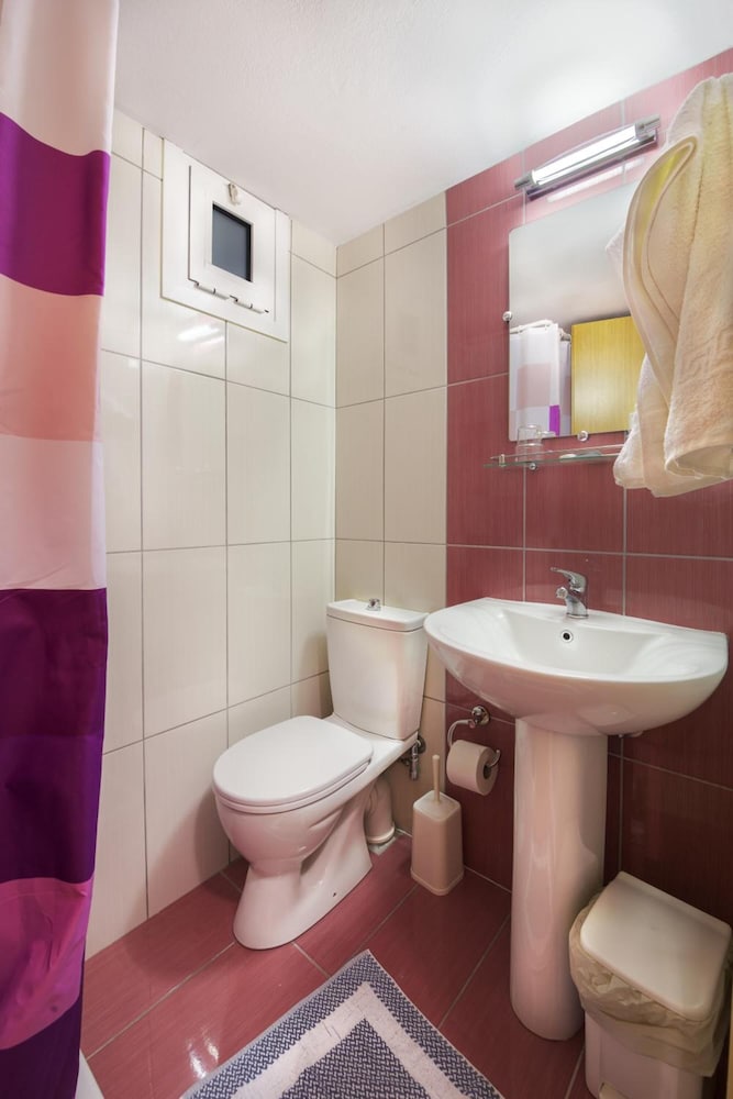 Paritsa Hotel 28/30