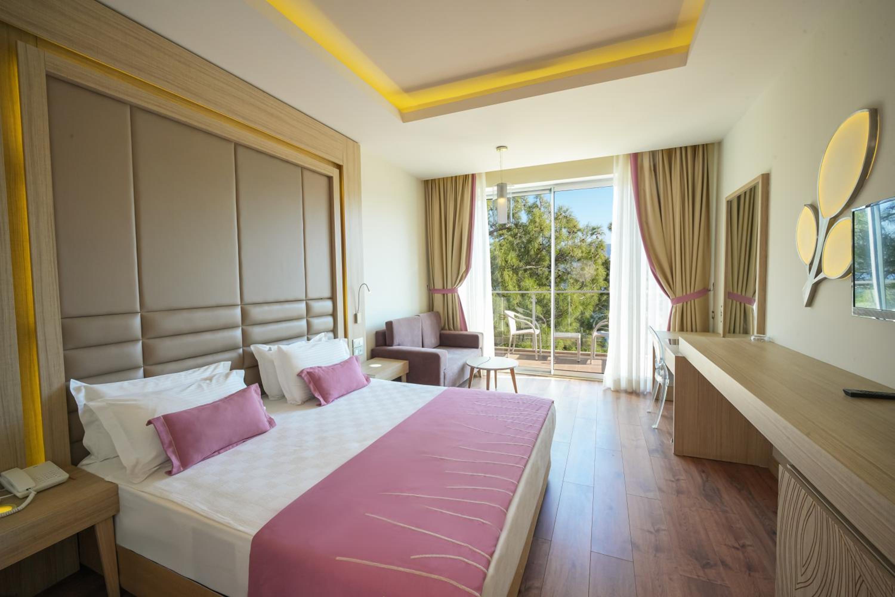 Room, Double or Twin Bed, Lateral Side Sea View