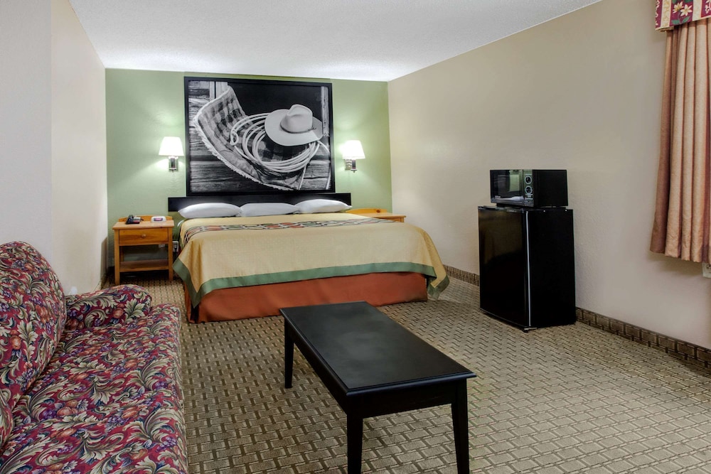 Super 8 by Wyndham Sherman 13/17