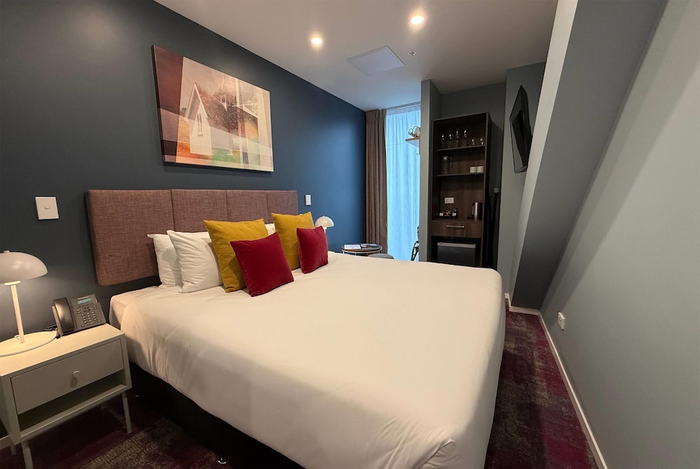 Compact, Queen Bed