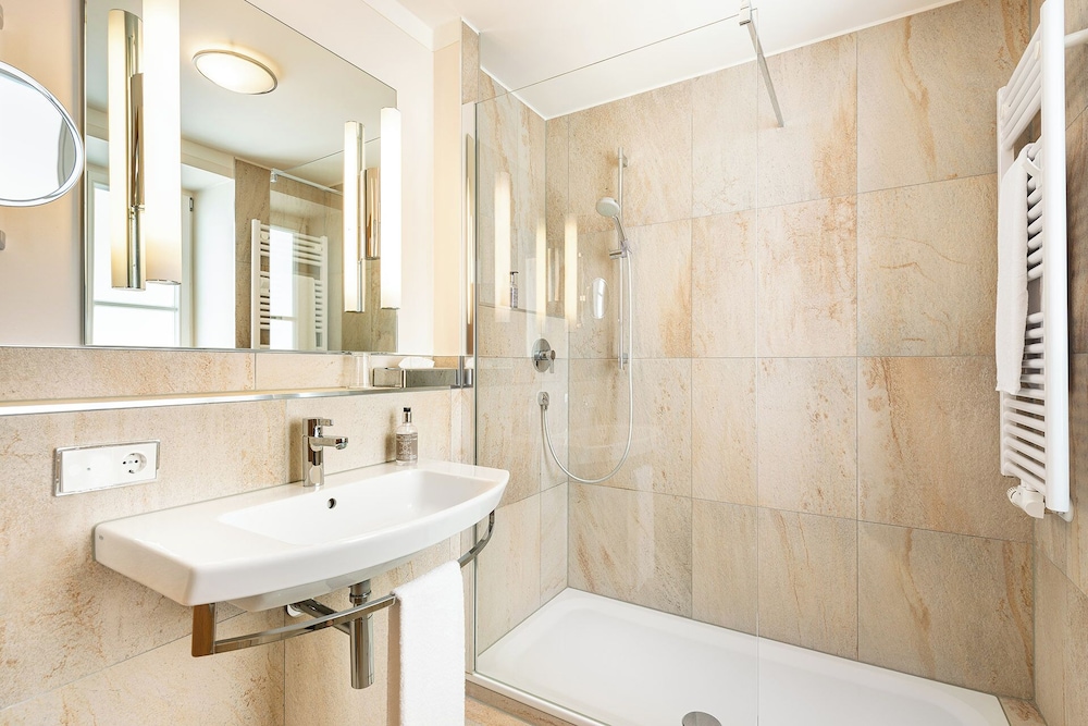 Hotel Bayerischer Hof. 30/31