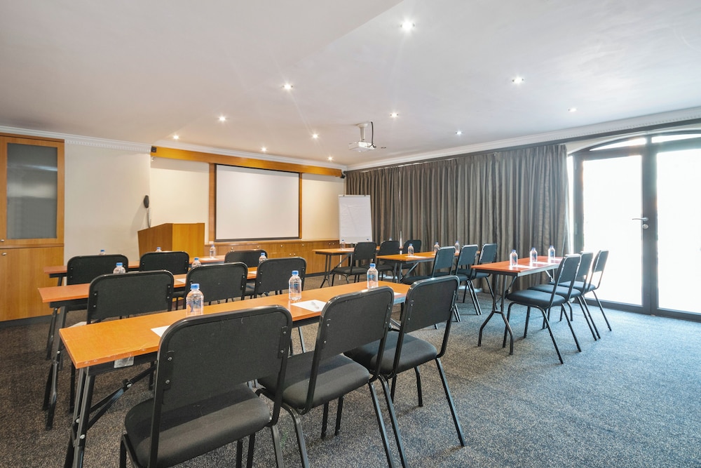 Cape Town City Accommodation the Island Club 57/69