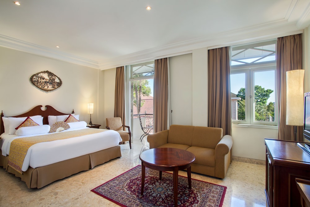 Legendary, Suite, King Bed, Sofa