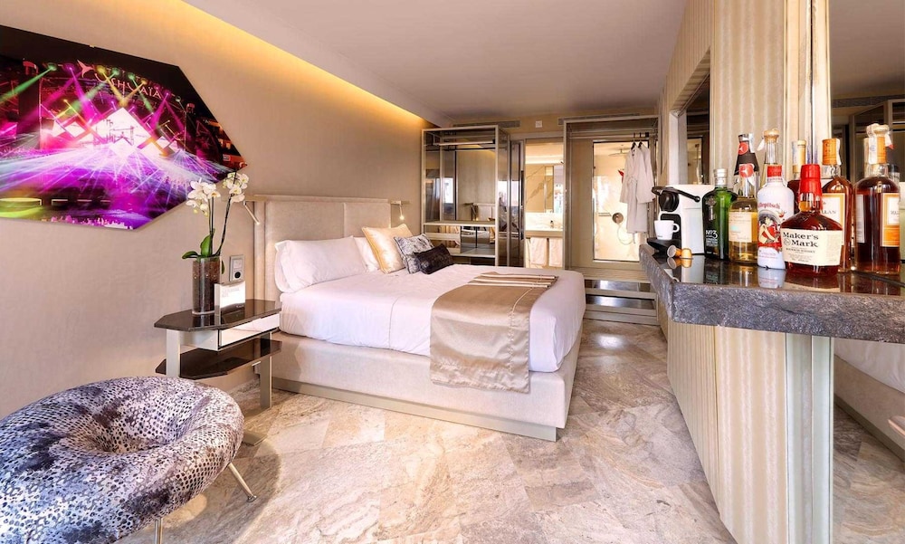 Superior, King Bed, Front Row، Ushuaia Ibiza Beach Hotel - Adults Only 2/3