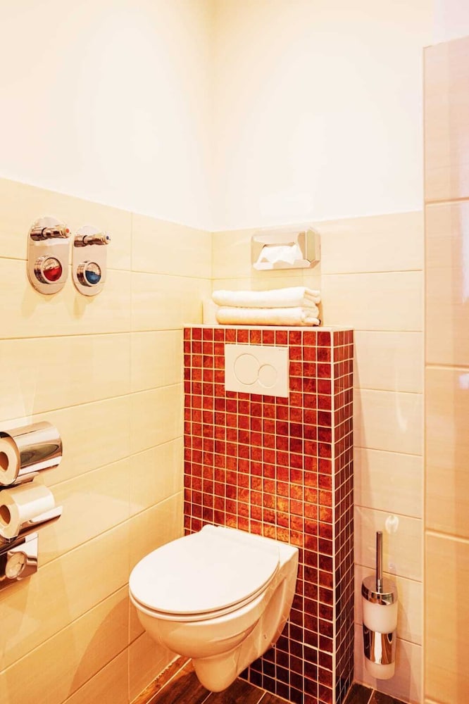 Hotel Hamburger Perle by UniqStay 19/20