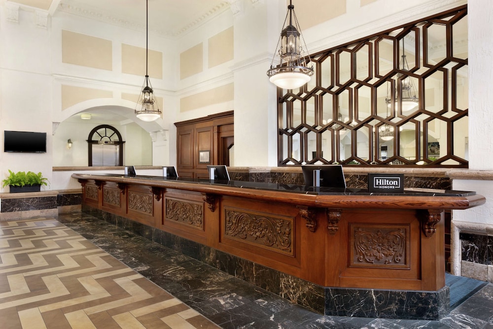 The Signature Suites 6/67
